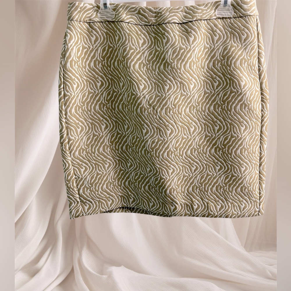 Banana Republic Jaquard Zebra Print Pencil Skirt. Tan and Cream. Size 12
